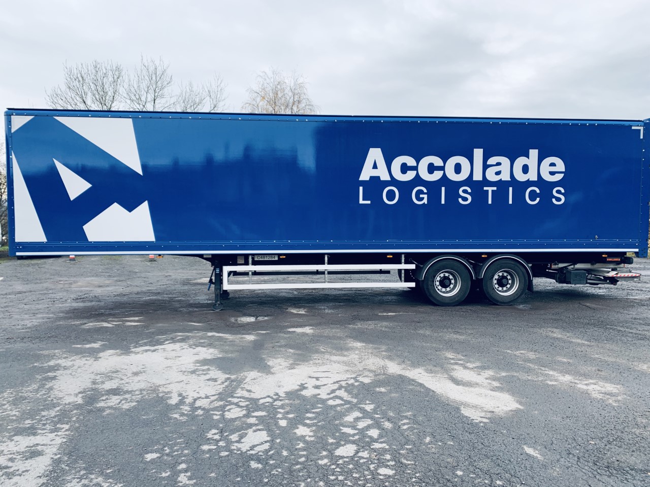 45 ft tail lift trailer